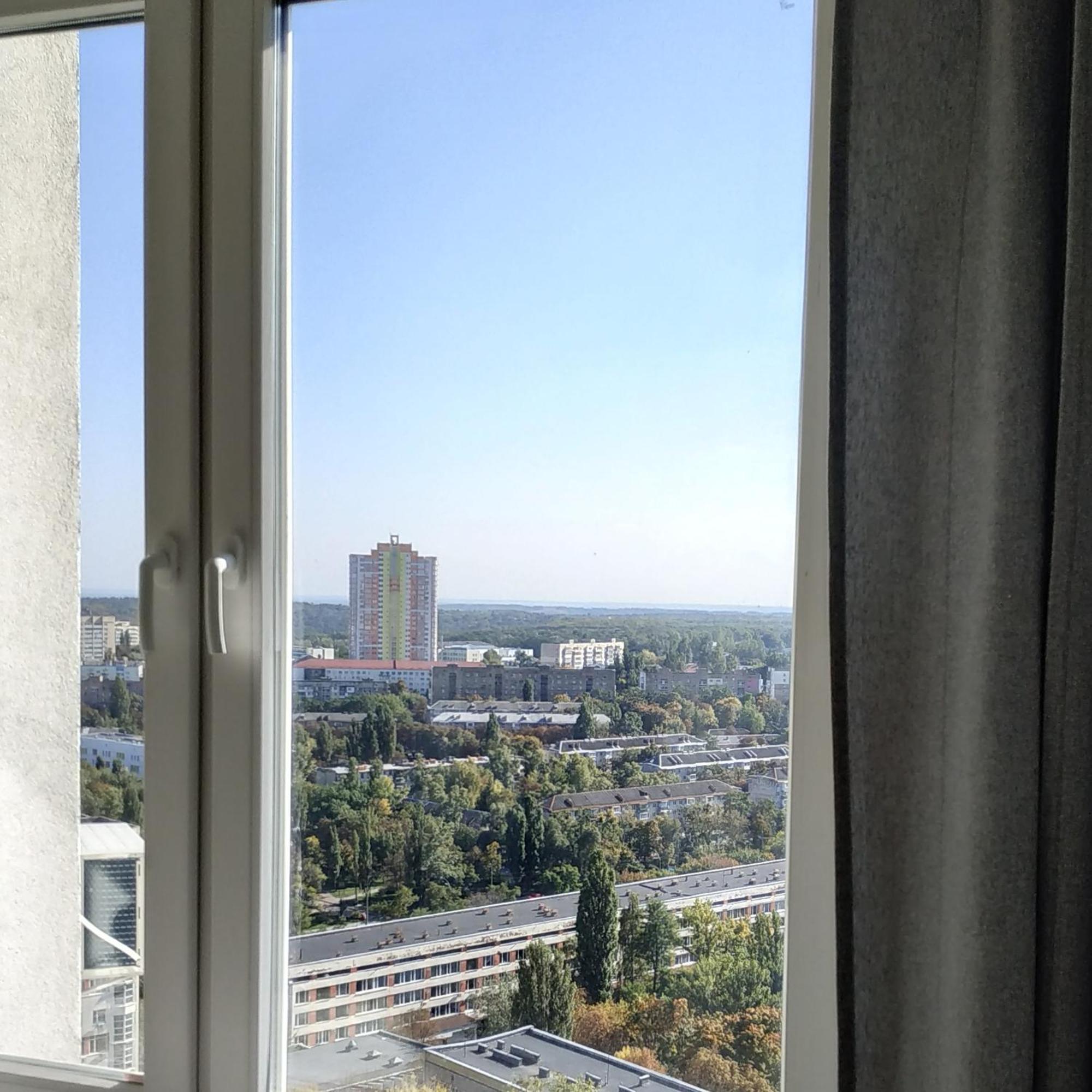нова затишна на вул ю здановської, поруч виставковий центр, васильківська, ломоносова Apartment